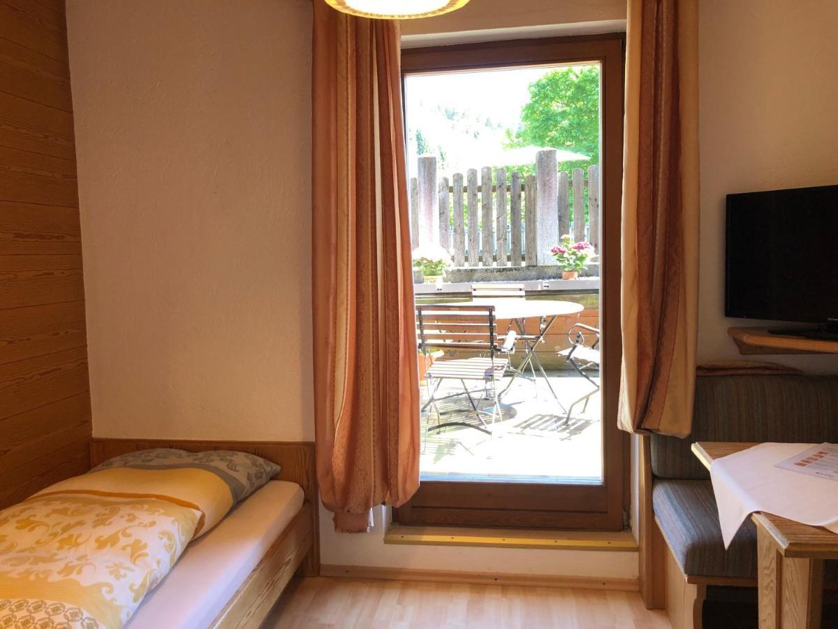 Hotel Gaestehaus Am Kurparkweg Reit im Winkl Pokoj fotografie